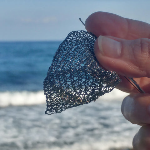 Whale fin in wire crochet - Yooladesign