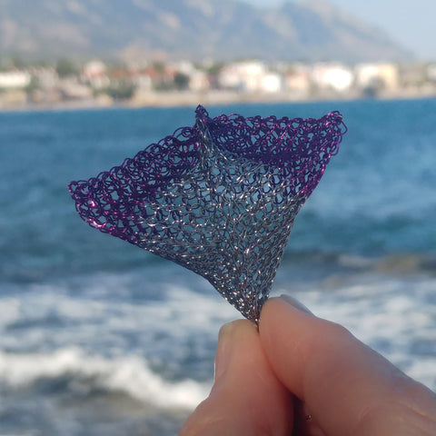 Whale fin in wire crochet - Yooladesign