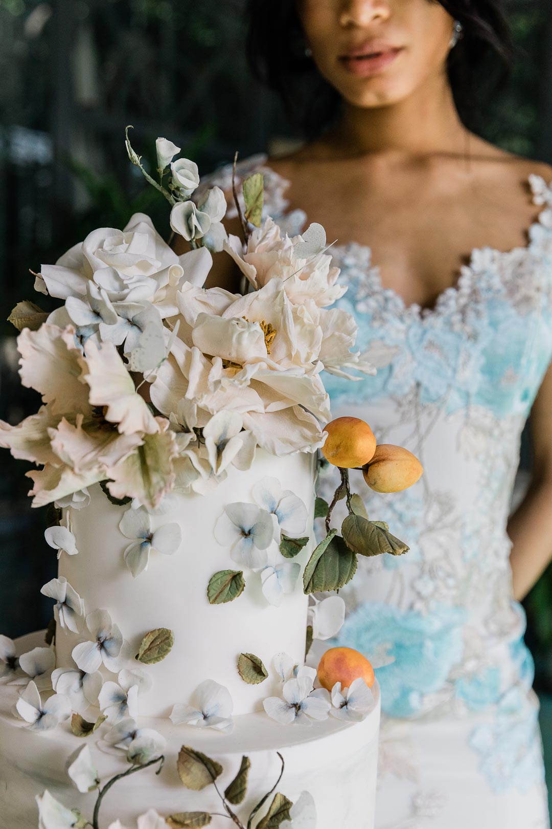 Kelly Gray Wedding Cake designed with floral wedding decorations