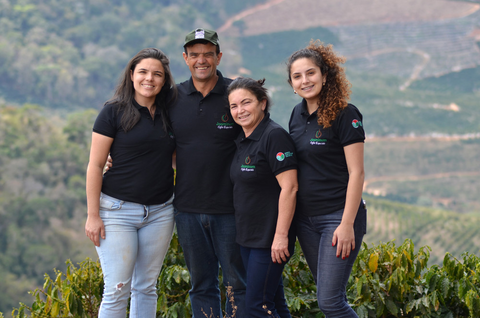 Brasil Speciality Coffee family growers and suppliers.  Jessica, Jozoe, Mara, Kenia and Jozoe (left to right)