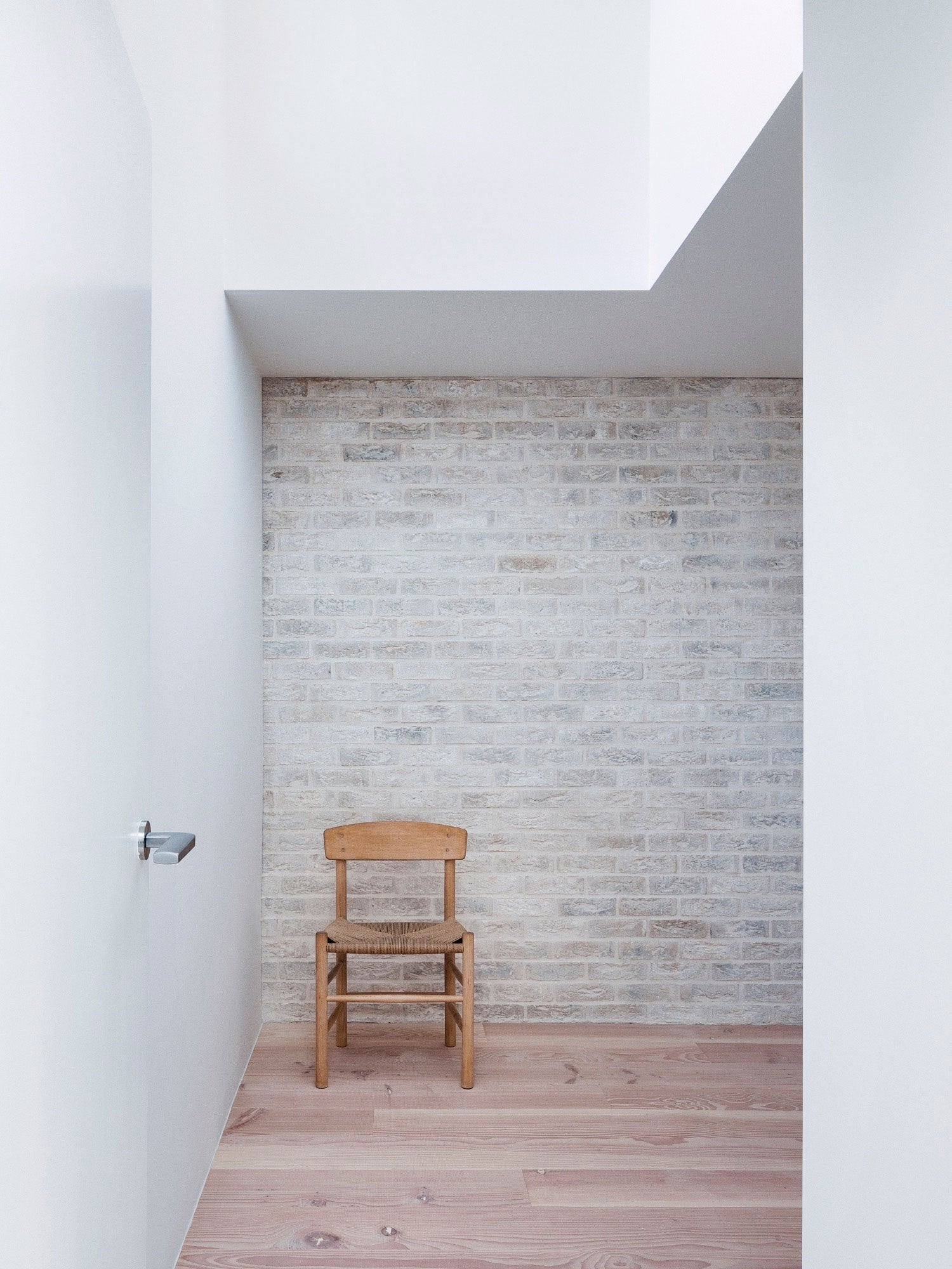 + Modern Bedroom Storage and Minimalist Furniture to simplify your everyday - Mews House in London by Russell Jones