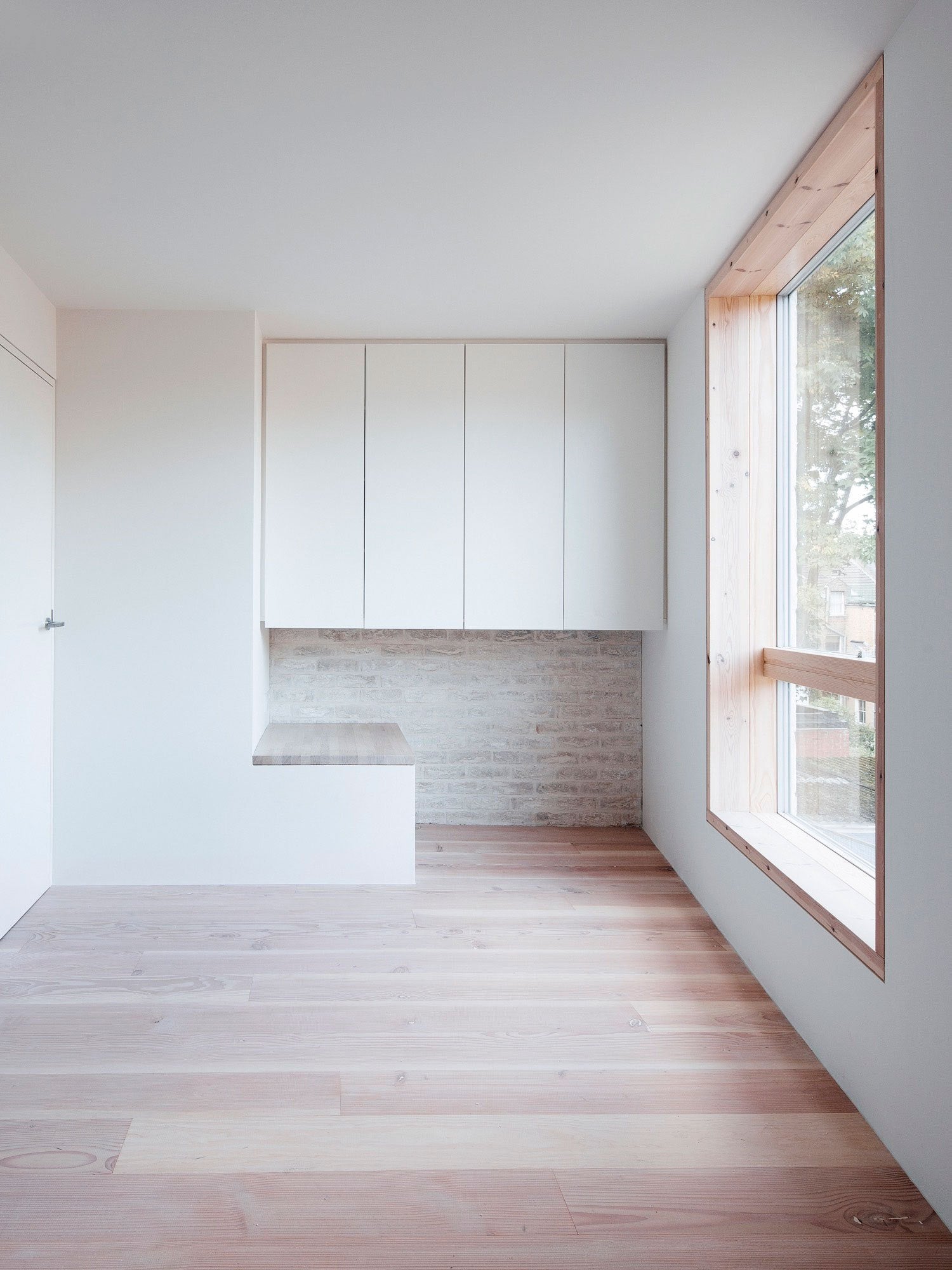 + Modern Bedroom Storage and Minimalist Furniture to simplify your everyday - Mews House in London by Russell Jones