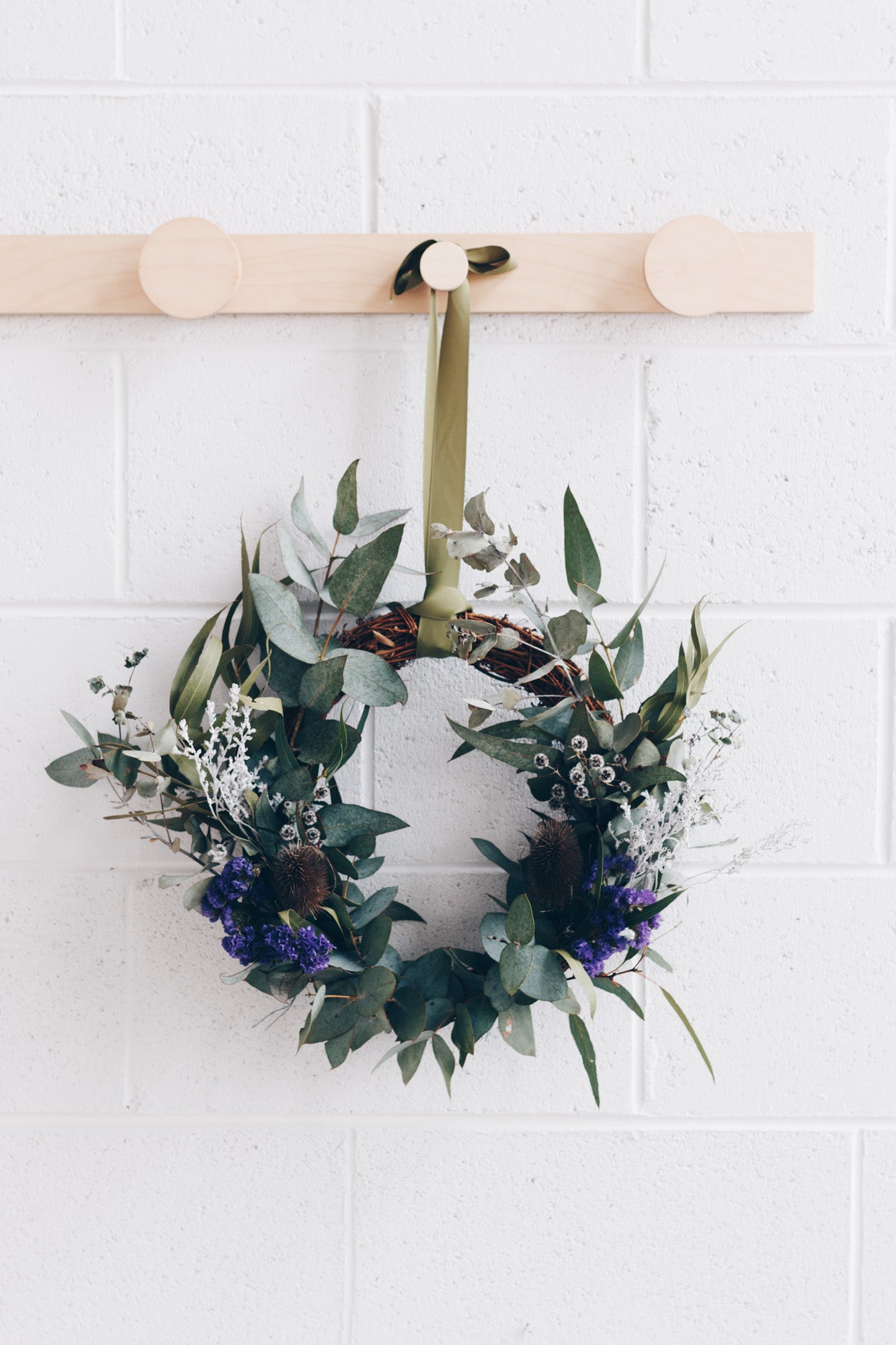 DIY Minimalist Christmas Wreath with Plyroom and Fowlers Flowers