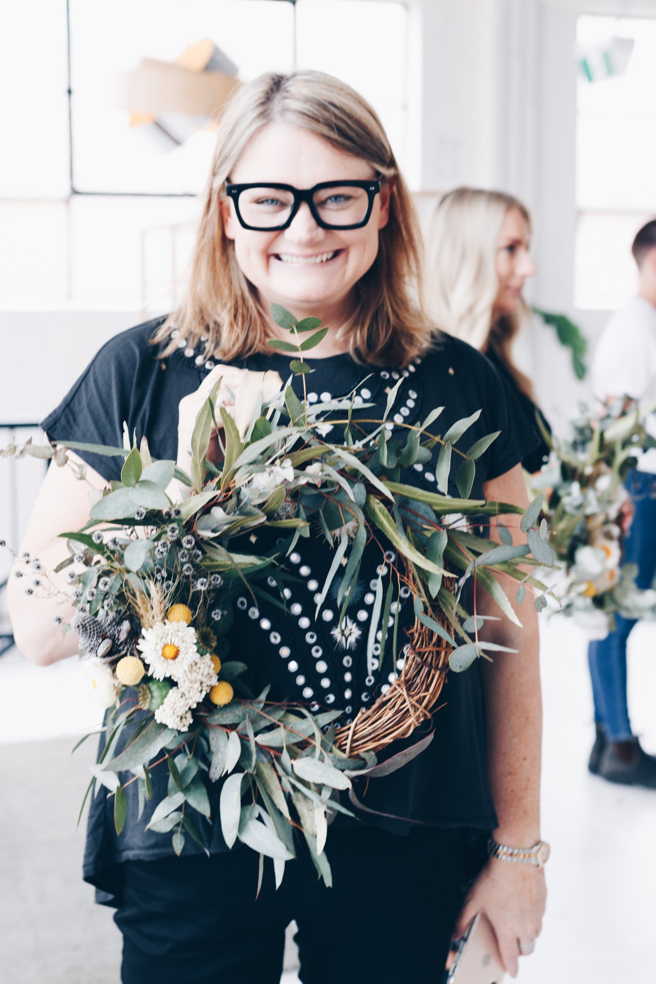 DIY Minimalist Christmas Wreath with Plyroom and Fowlers Flowers