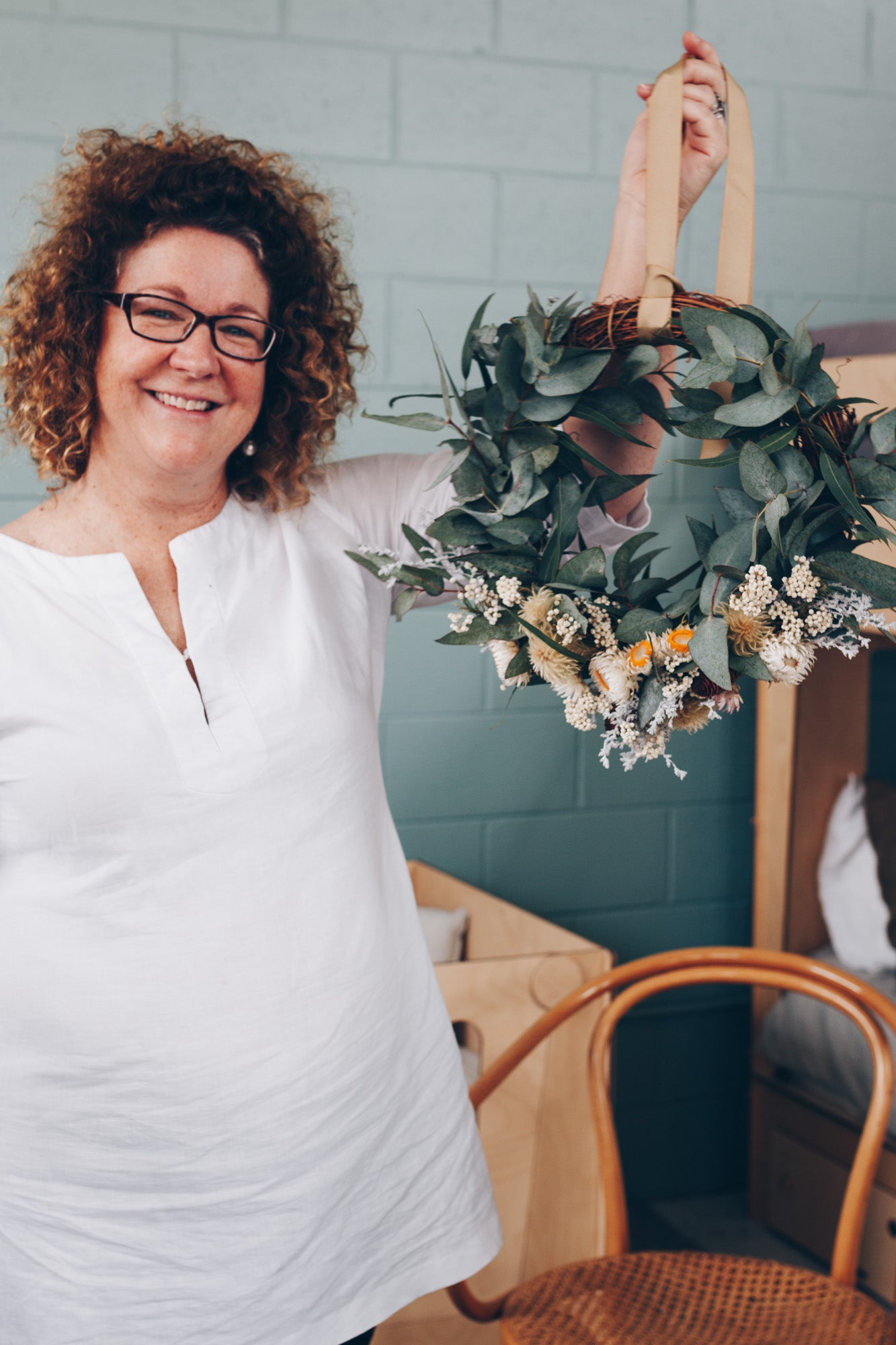 DIY Minimalist Christmas Wreath with Plyroom and Fowlers Flowers