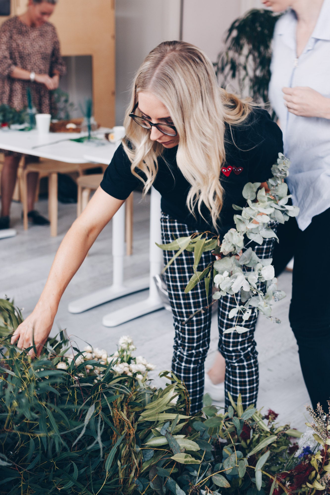 DIY Minimalist Christmas Wreath with Plyroom and Fowlers Flowers