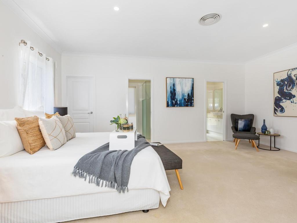 sell-your-home-fast-tips-property-staging-internal-main-bedroom-styling