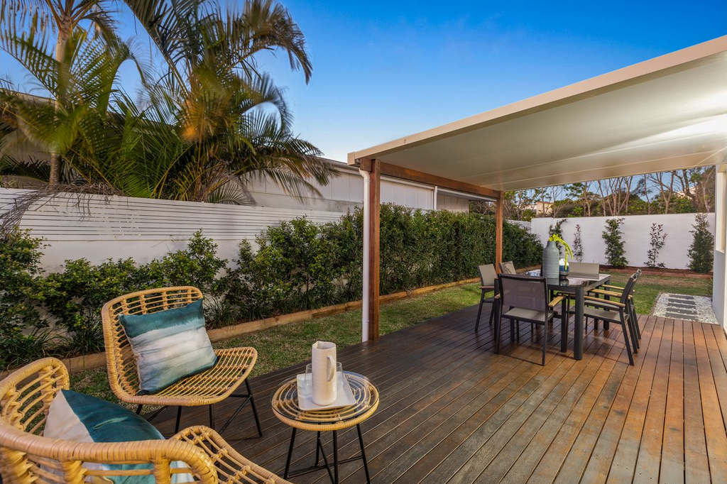 property-styling-for-sale-kingscliff-outdoor-dining-area