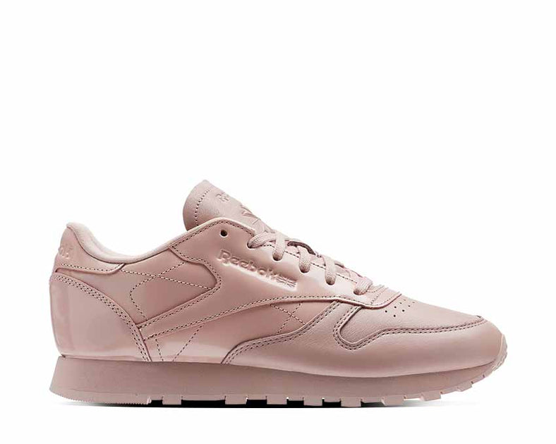 These Reebok Classic Pearlised Leather Trainers ($69) Started The Warning: These Pearlized Sneakers Are Going To Give You Major POPSUGAR Fashion Photo | truongquoctesaigon.edu.vn