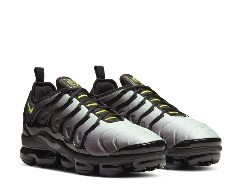 vapormax plus volt black