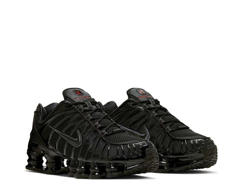 nike shox negras y doradas