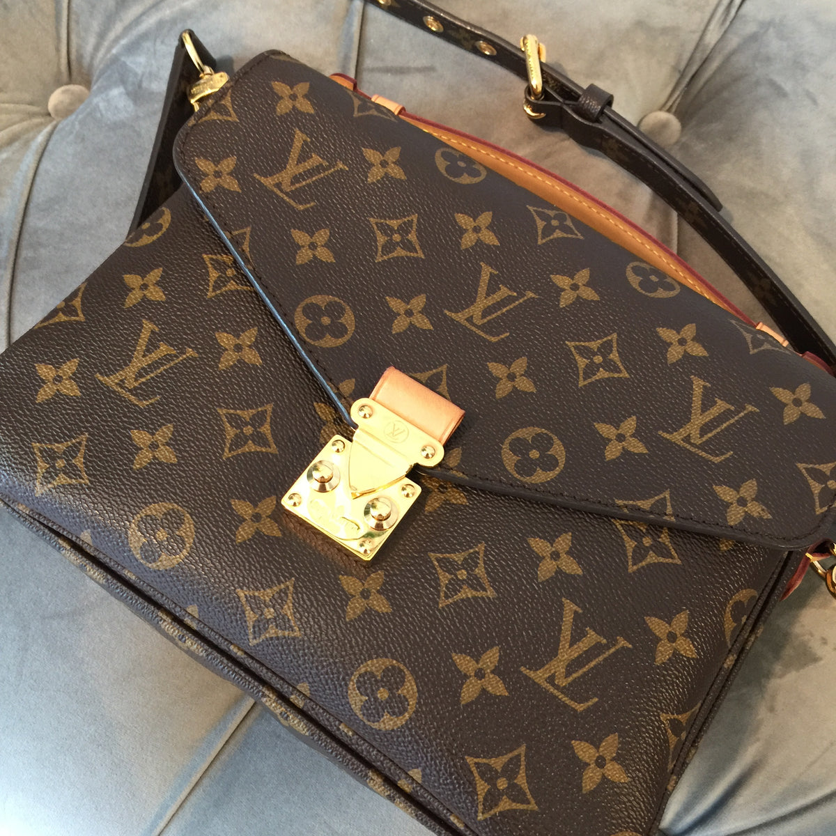 Authentic LOUIS VUITTON Pochette Metis – Valamode