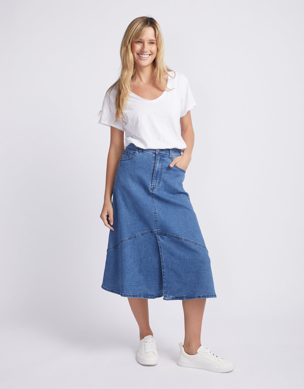 betty-basics-everly-denim-skirt-mid-denim-blue-womens-clothing