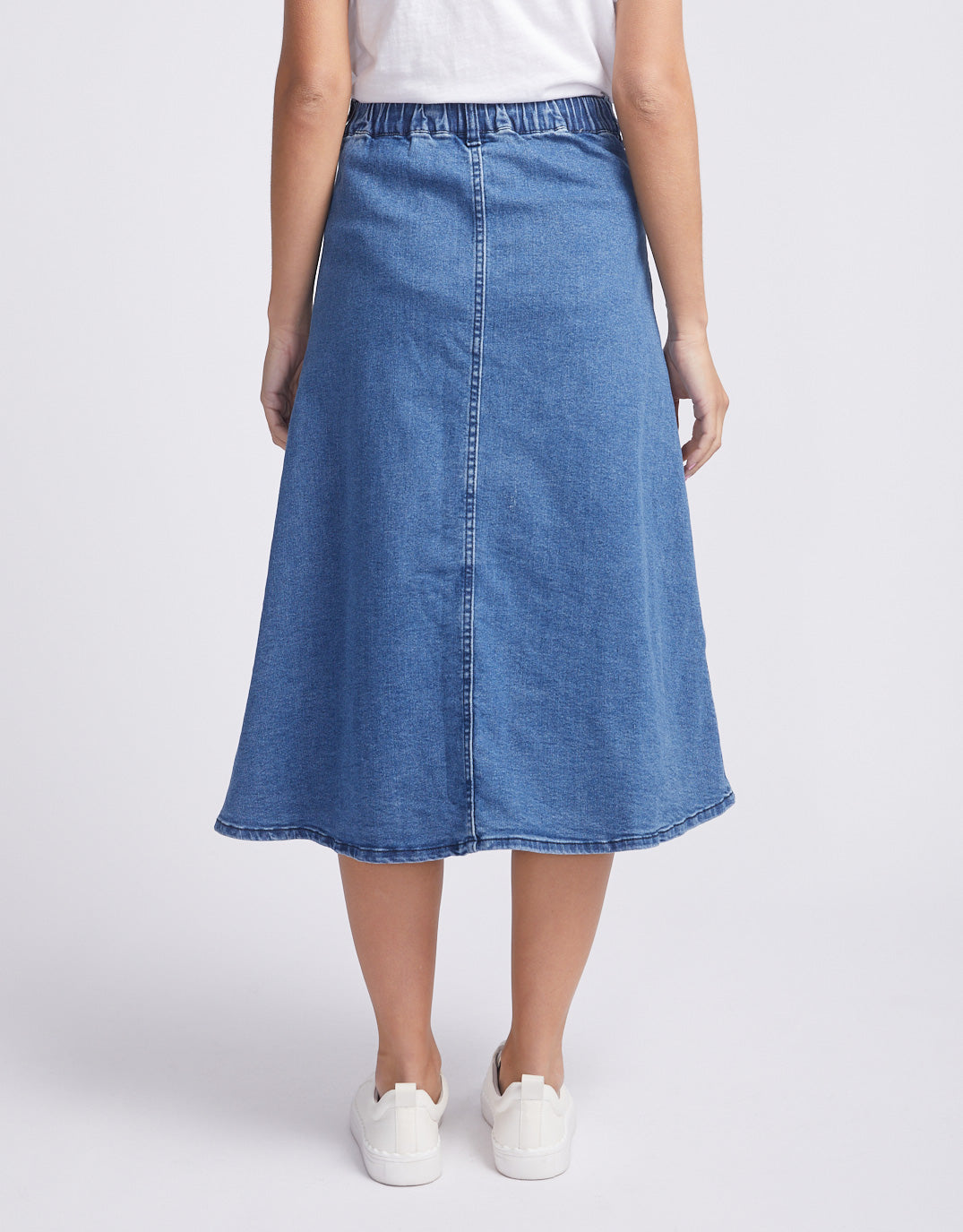 betty-basics-everly-denim-skirt-mid-denim-blue-womens-clothing