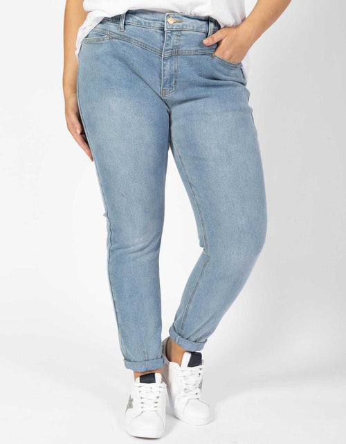 17sundays-plus-size-drivers-yoke-detail-tapered-leg-jeans-light-ice-wash-plus-size-clothing