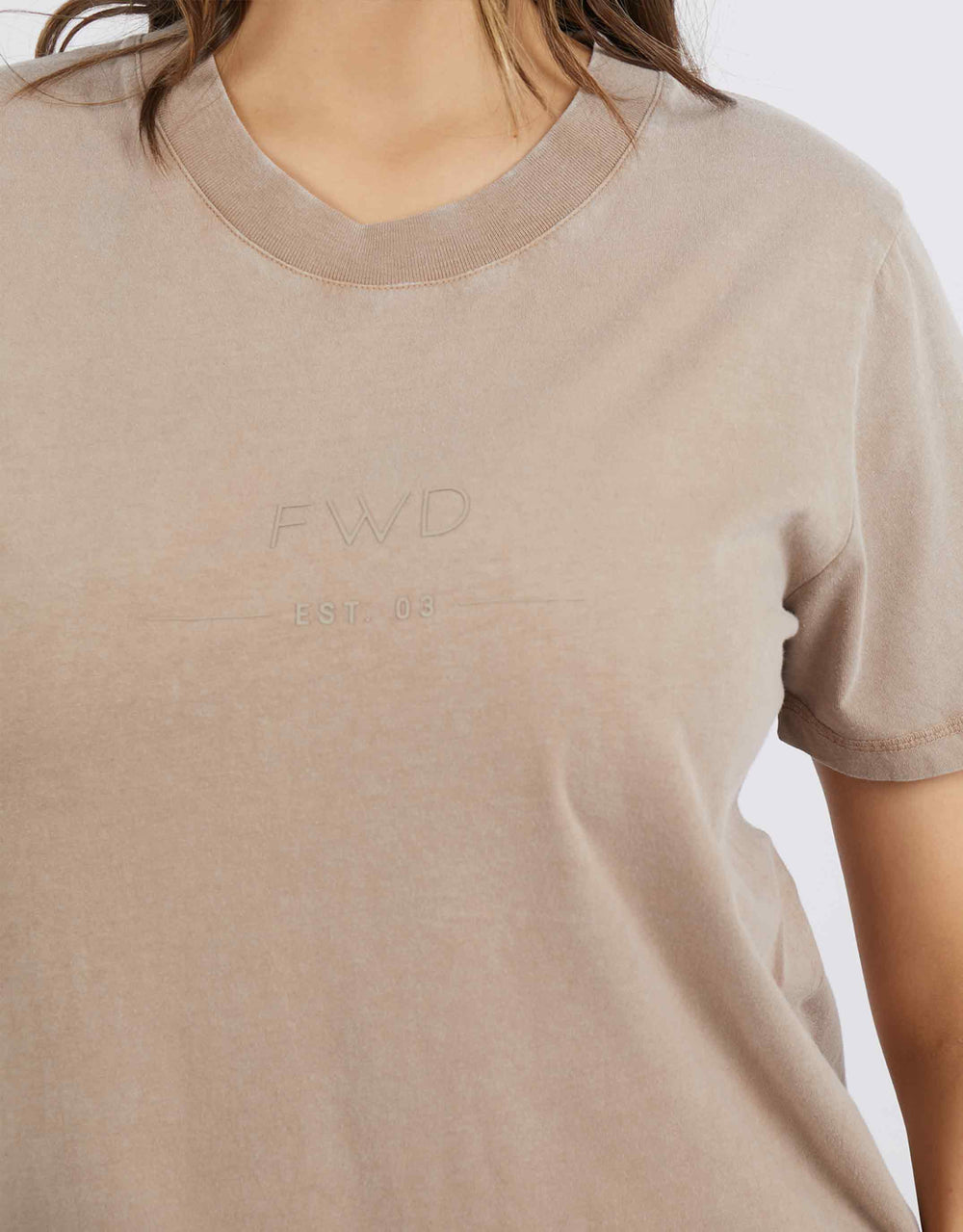 foxwood-fly-tee-sand-womens-clothing