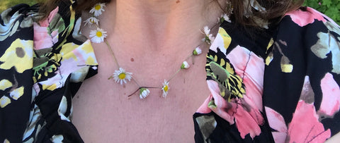 Daisy chain necklace