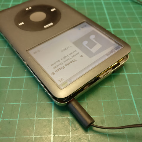 ipod classic headphone from one ear.