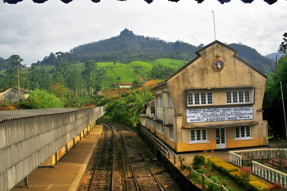 Train Station in Sri Lanka - Sri Lanka Travel Blog - Thins to Do in Sri Lanka - Woodgeek Store