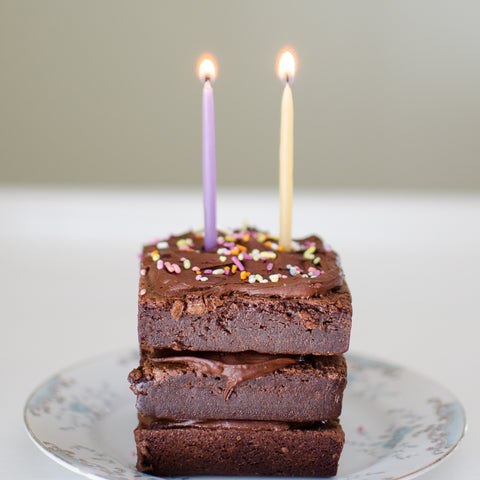 Candles on top of brownies |  Ideas to include in a birthday gift package