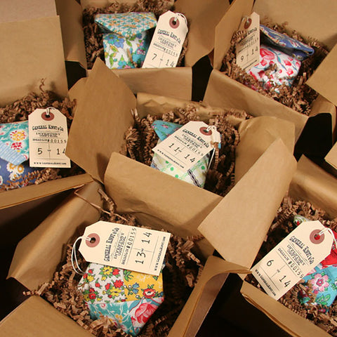 General Knot Gift Boxes with Ties and Tags
