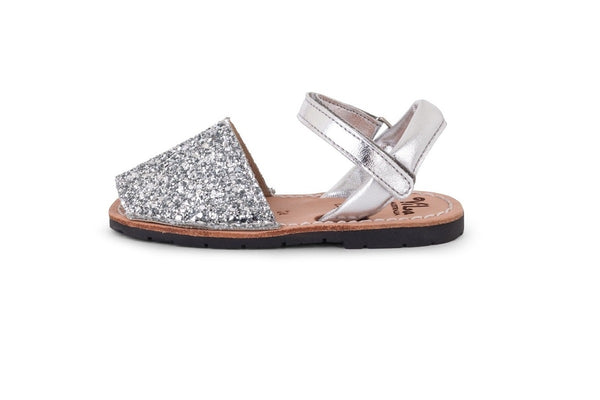 girls silver flip flops