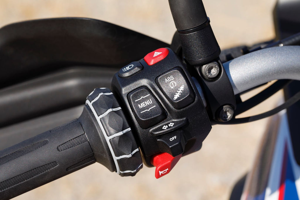 BMW F 850 GS vs F 800 GS: controls and electronics