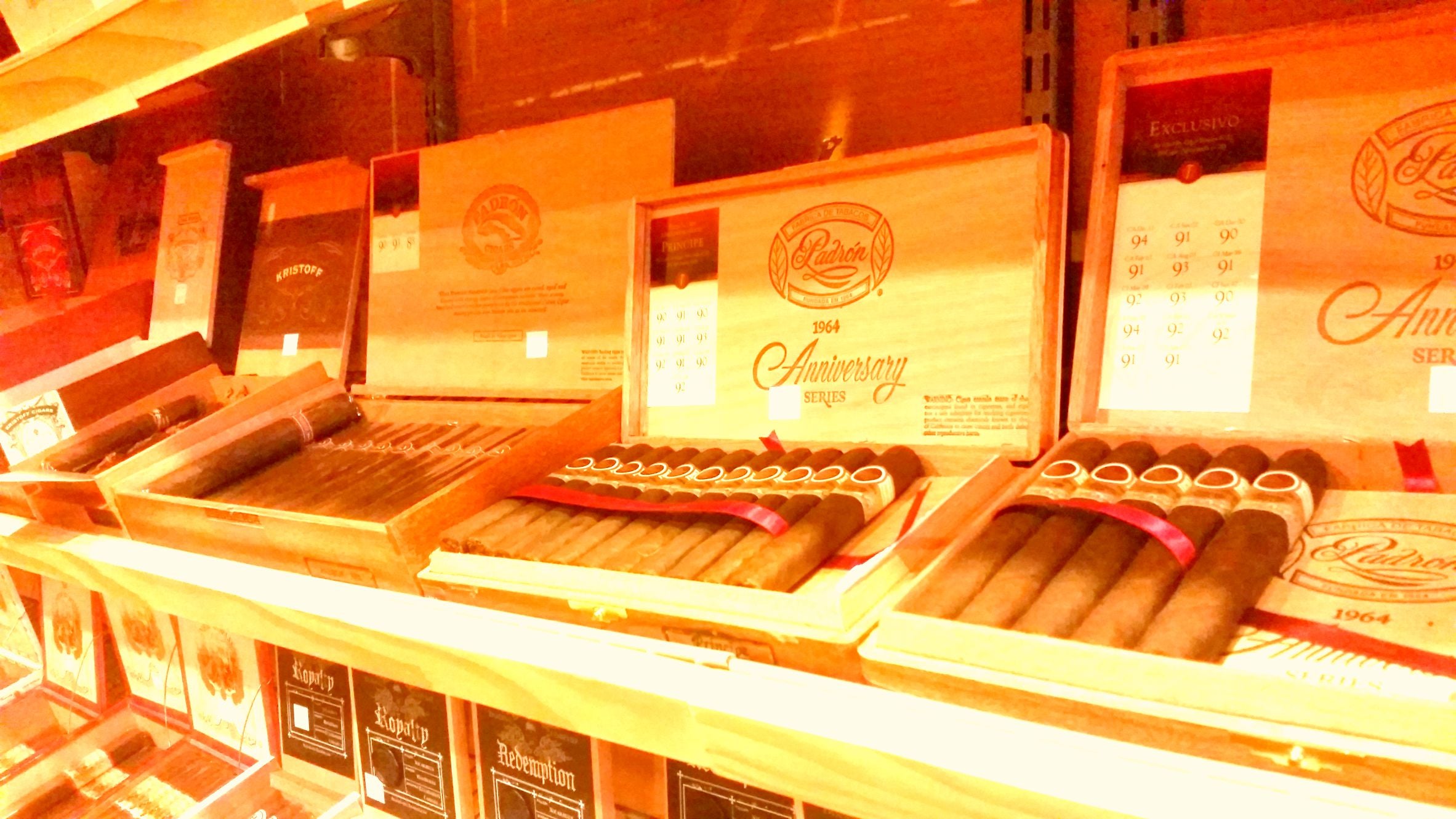 Cigar humidor