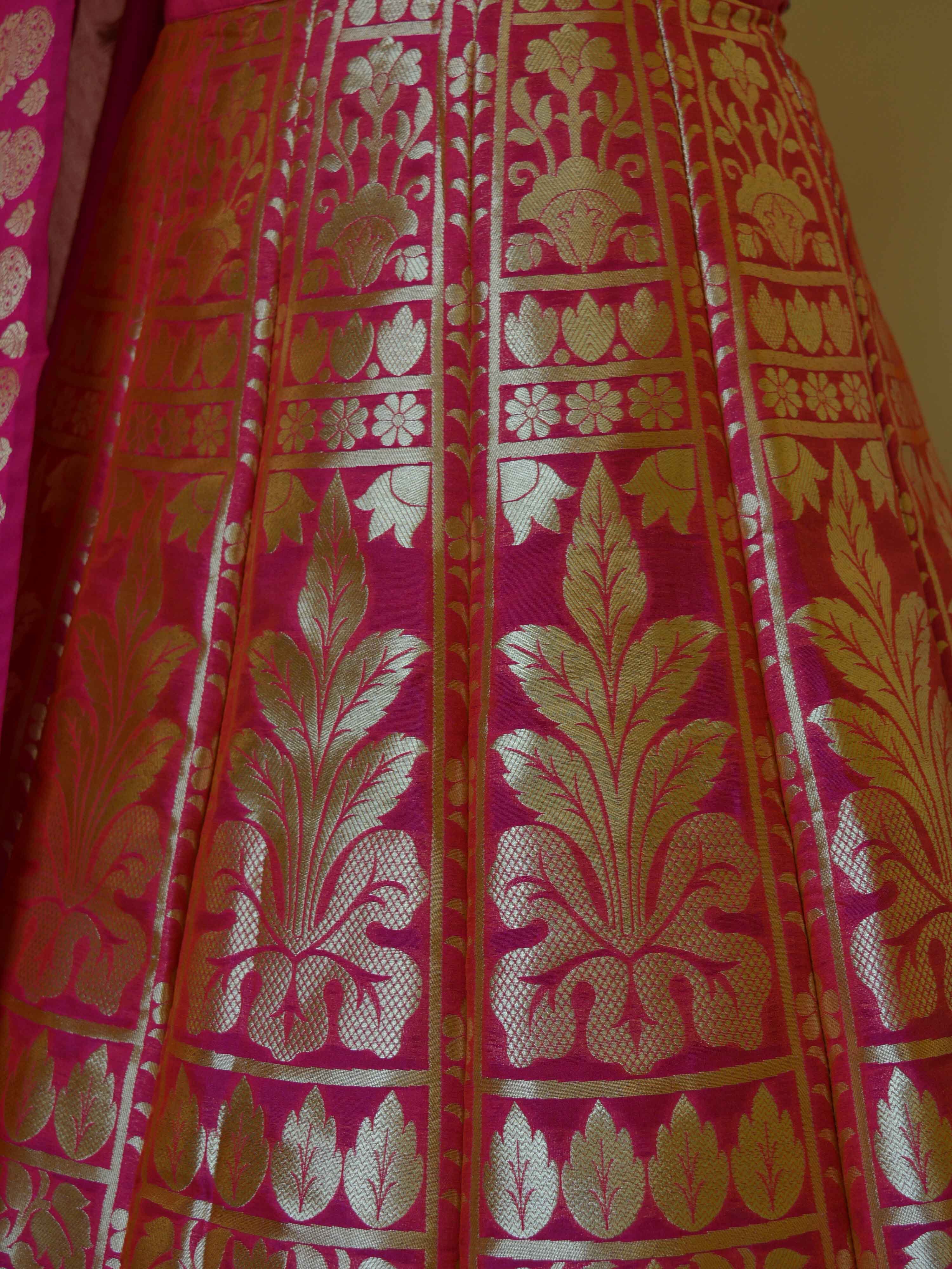Banarasee Handwoven Art Silk Unstitched Lehenga & Blouse Fabric With Pink Dupatta-Peach(Dual Tone)