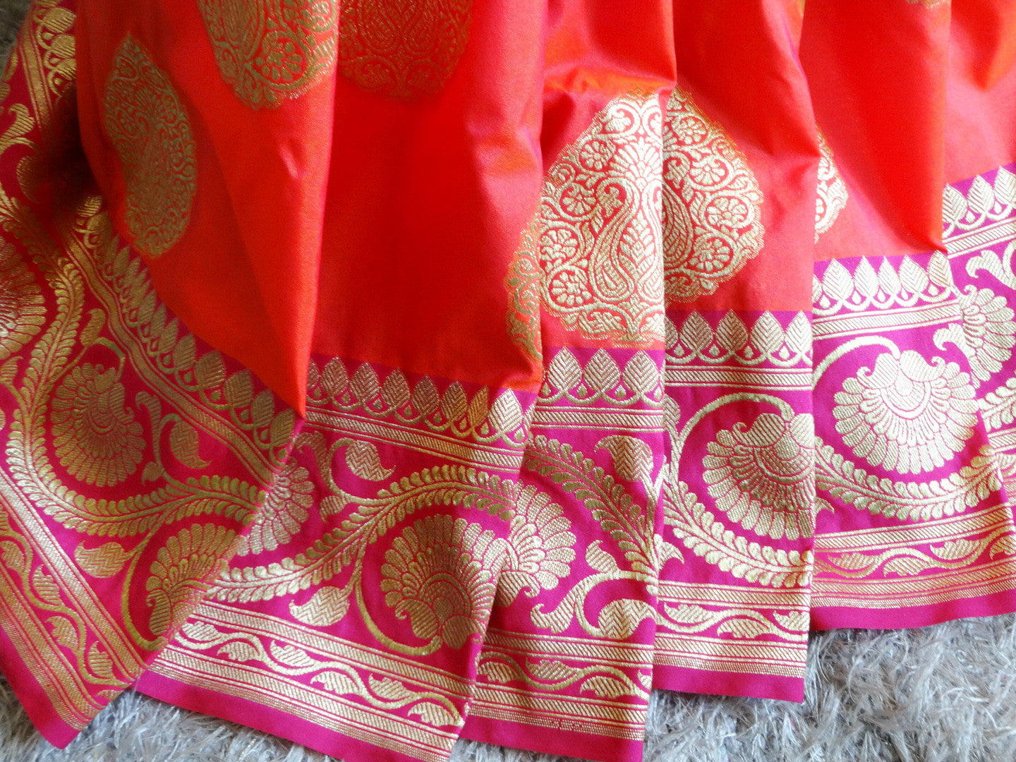 Banarasee Handwoven Georgette Silk Saree With Big Buta and Floral Border Design-Peach(Dual Tone)