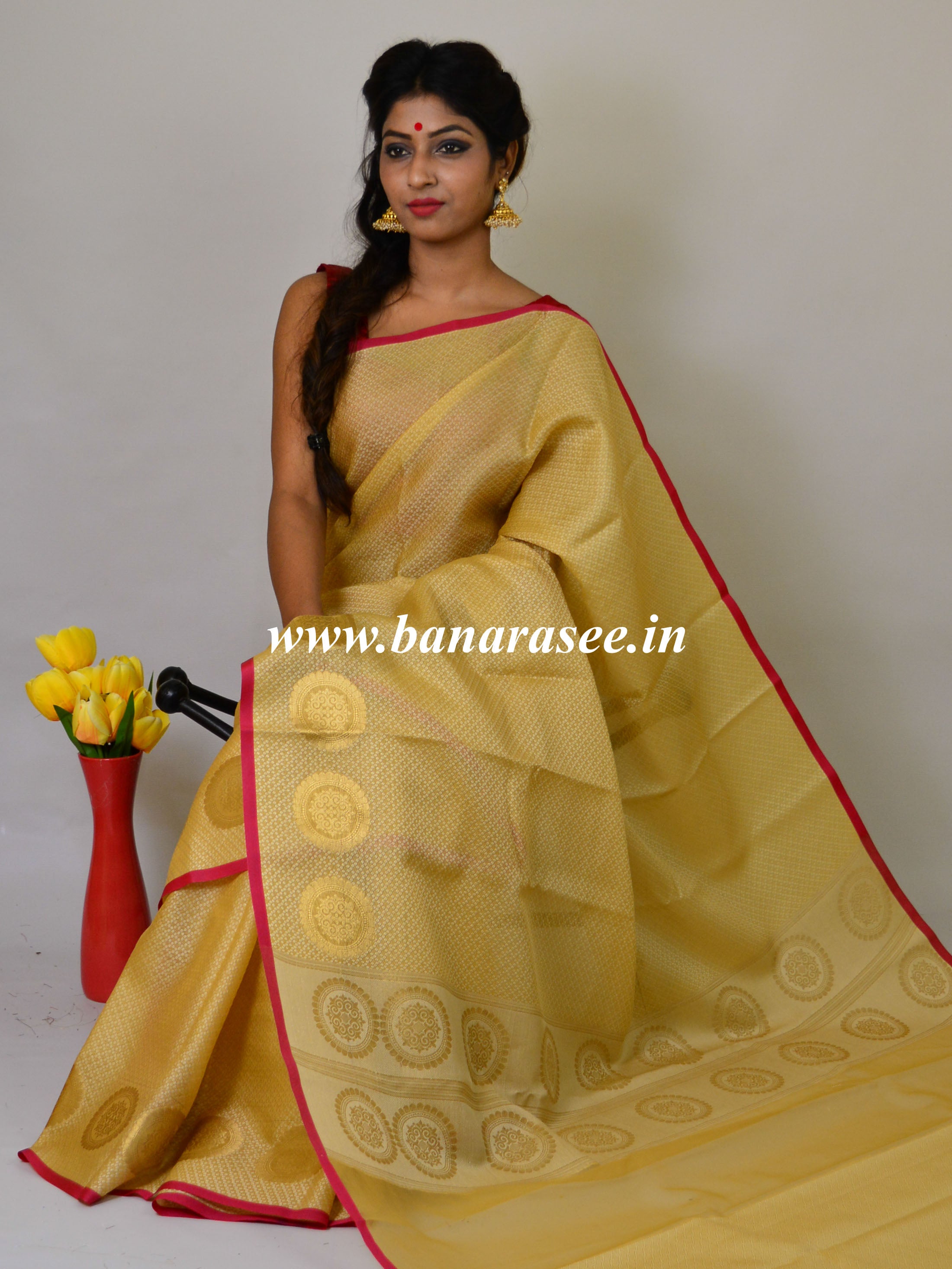 Banarasee Kora Muslin Saree With Tanchoi Weaving & Thin Border-Gold