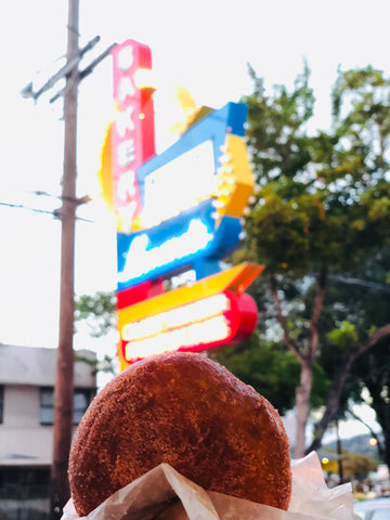 leonards bakery on kapahulu avenue li hing mui malasada