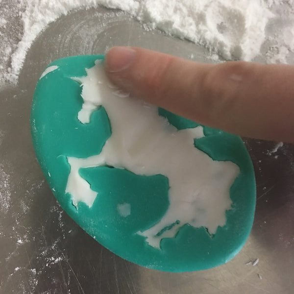 Fix up the edges of your fondant decoration