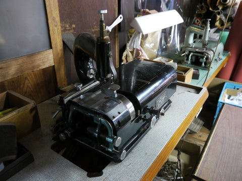 leather craftsmen studio sawing machine