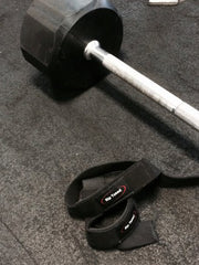 lifting strap in gym
