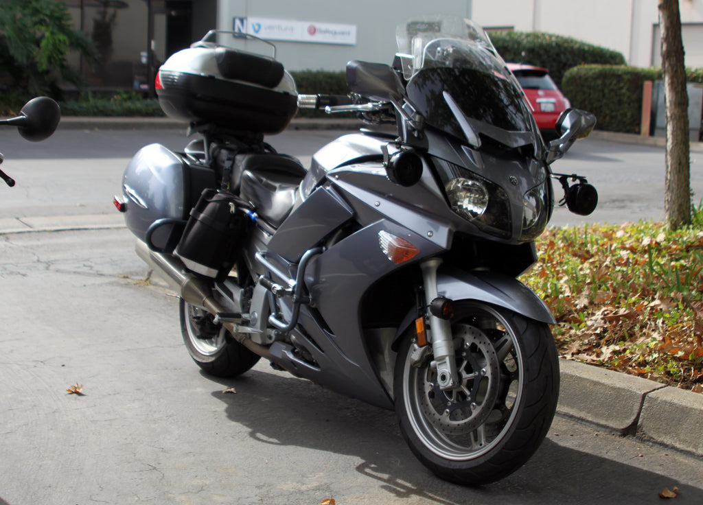 FJR with fender mounted Darlas and mirror mounted Ericas