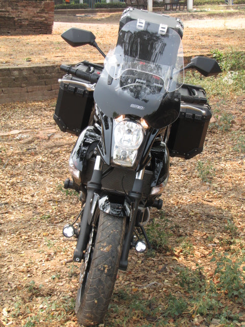 Kawasaki Versys with fender mounted Darlas