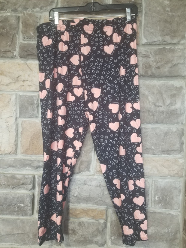 BIN-99 {Simple Love} Heart Printed Capri Leggings