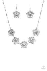 PAPARAZZI (455) {Garden Groove} Silver Necklace