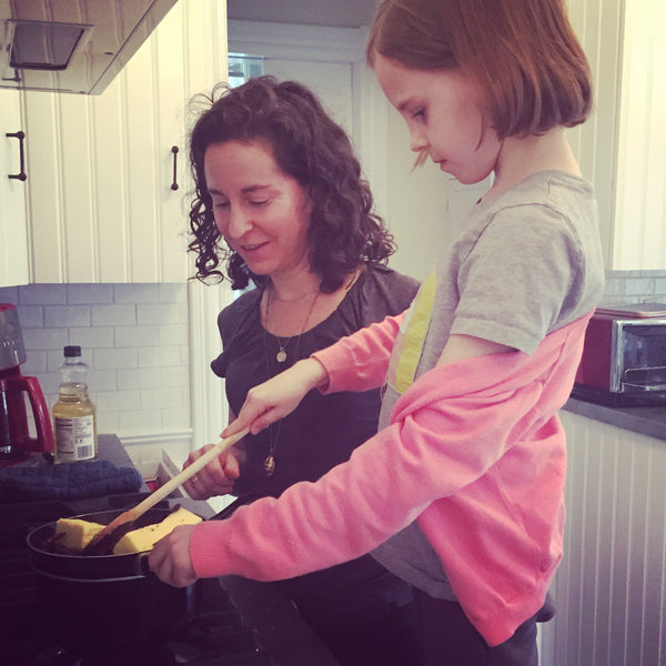 make memories by doing holiday cooking with kids