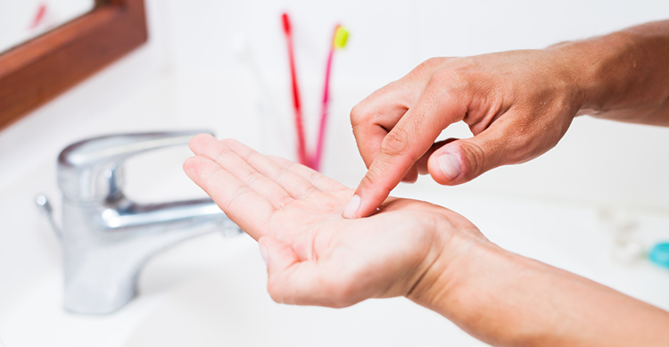 How to Clean Contact Lenses