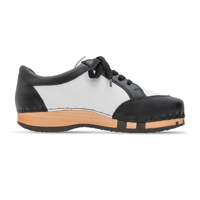 abby, clog sneakers damen mit biegsamer nachhaltiger holzsohle, farbe: schwarz-weiss (Glattleder), holzclogs woody, woody schuhe, woody shoes, handgemachte holzschuhe aus österreich, kärnten