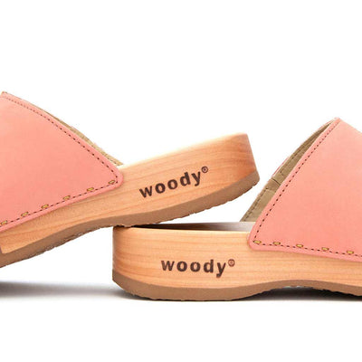 anja-farbe: coral_clogs pantoletten damen mit biegsamer nachhaltiger weidenholzsohle, holzclogs woody, woody schuhe, woody shoes, handgemachte holzschuhe aus österreich, kärnten