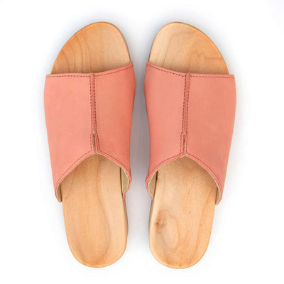 anja-farbe: coral_clogs pantoletten damen mit biegsamer nachhaltiger weidenholzsohle, holzclogs woody, woody schuhe, woody shoes, handgemachte holzschuhe aus österreich, kärnten
