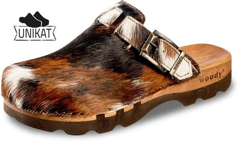 The Lukas model is the bestseller among men's models and has been an integral part of our collection for years. The classic cut and the flat sole ensure maximum comfort. The stylish fur models are also unique because of the color of the fur.