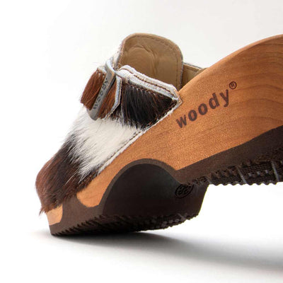 manu fell, fellclogs, clogs damen mit biegsamer nachhaltiger holzsohle, der bestseller, farbe: fell natur, holzclogs woody, woody schuhe, woody shoes, handgemachte holzschuhe aus österreich, kärnten