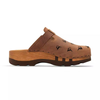 roderich, clog mit stick hirsche streumuster für herren, biegsame nachhaltige holzsohle, farbe: olivia, holzclogs woody, woody schuhe, woody shoes, handgemachte holzschuhe aus österreich, kärnten