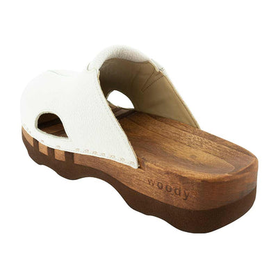 lissabon, arbeits-clogs unisex und biegsamer nachhaltiger holzsohle, farbe: weiss, holzclogs woody, woody schuhe, woody shoes, handgemachte holzschuhe aus österreich, schräg hinten