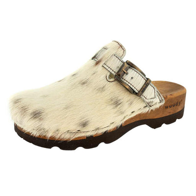 lukas fell, fellclogs, clogs herren mit biegsamer nachhaltiger holzsohle, kuhfell, farbe: fell natur, holzclogs woody, woody schuhe, woody shoes, handgemachte holzschuhe aus österreich, kärnten