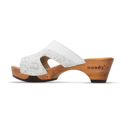 fiona-farbe: treveller blanco(weiss mit städte-print), pantoletten clogs damen mit biegsamer nachhaltiger Holzsohle,holzclogs woody, woody schuhe, woody shoes, handgemachte holzschuhe aus österreich, kärnten